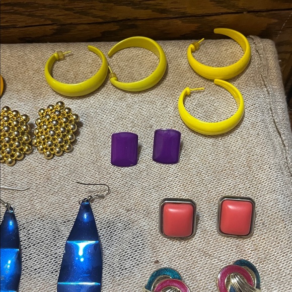 Vintage Fabulous 1980’s Fashion Pierced Earrings Metal & Ceramic (16 Pairs) - Picture 8 of 8